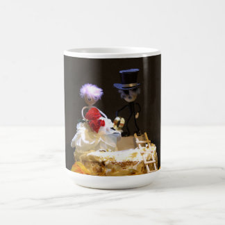 Taza De Café Fubby bruidspaartje op taart.