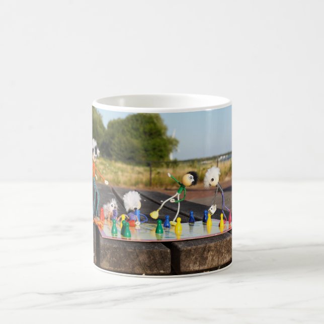 Taza De Café Fubby's spelen 'mens erger je niet !'. (Centro)