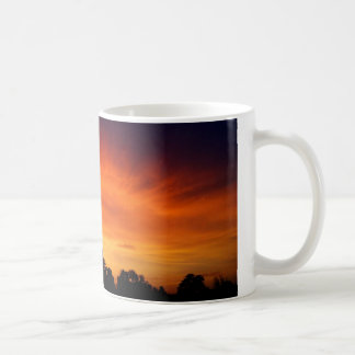 Taza De Café Fuego en el cielo - puesta del sol asombrosa