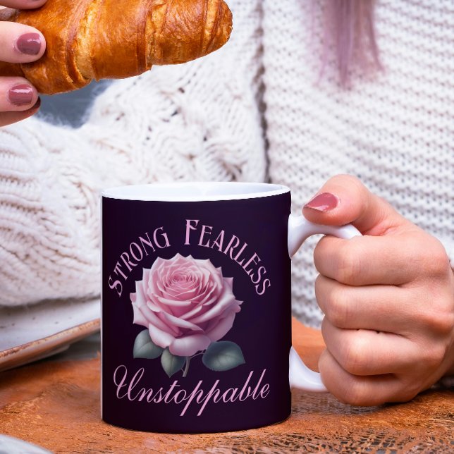 Taza De Café Fuerte e imparable camiseta rosa y sin miedo (Subido por el creador)