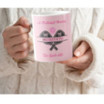 Taza De Café Fun Pickleball Gal Paddles Nombre personalizado Mo<br><div class="desc">Pickleball Gal ciertamente se merece un tazón de café que cuenta la historia — le encanta jugar y "la buena vida" hace esa declaración para ella. Sus iniciales / monograma sobre las palas y su nombre en la parte inferior. Divertido y único. Por ti mismo o hace un regalo maravilloso....</div>