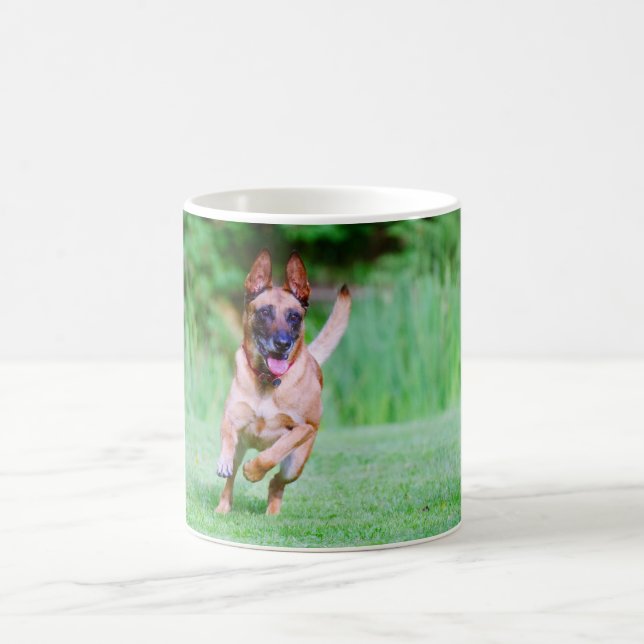 Taza De Café Funcionamiento del perro de Malinois (Centro)