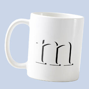 Taza De Café Funda inferior inicial del monograma de sombra de