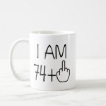 Taza De Café Funny 75th Birthday Coffee Mug<br><div class="desc">Gracioso regalo de cumpleaños número 75 para mujeres y hombres - Feliz café de cumpleaños de 75 años - Idea de la Copa de Fiestas Mordaza para una celebración de Chiste - Mejor A Ya sea que estés tomando tu café matutino, té de la noche o algo intermedio - ¡esta...</div>