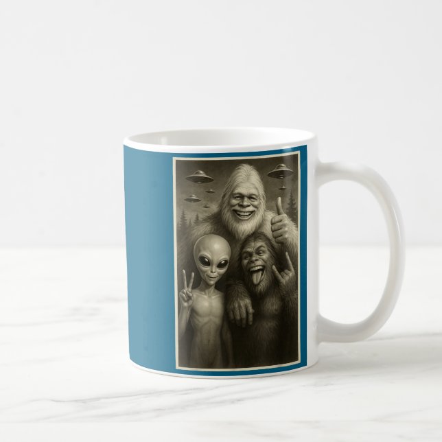 Taza De Café Funny Bigfoot, Alien, &amp; Yeti Sasquatch Rock On (Derecha)