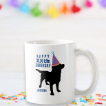 Taza De Café Funny Black Lab Dog Personalizado Birthday<br><div class="desc">El perfecto regalo de tazas de cumpleaños para los amantes del perro - el diseño incluye una silueta de perro de labrador negro que recupera el perro usando un gorra de fiesta de cumpleaños. Añade tu propio texto - "¿Feliz cumpleaños?" y el nombre de la persona de cumpleaños. Un diseño...</div>