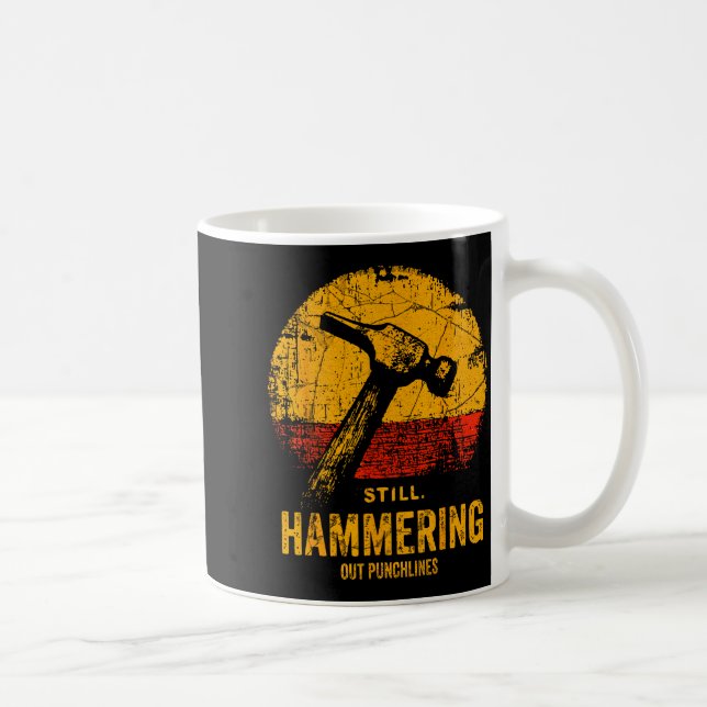 Taza De Café Funny Carpenter Still Hammering Out Punchlines Vin (Derecha)