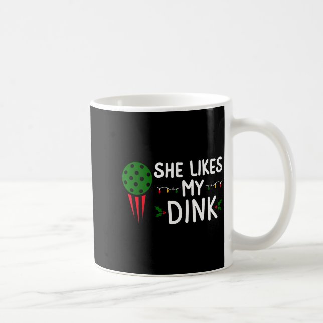 Taza De Café Funny Christmas Ckleball She Likes My Drink Outfit (Derecha)