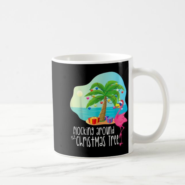 Taza De Café Funny Flamingo Flocking Around The Christmas Tree  (Derecha)