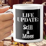 Taza De Café Funny Life Update: Todavía Un Mess Humorístico<br><div class="desc">Si amas un poco de humor con tu café, esta taza es para ti. ACTUALIZACIÓN DE LA VIDA: Aún hay un desfile impreso en ambos lados. Elija su estilo de taza, maneje el color, el color interior y cambie el color de fondo a cualquier cosa. Todo el texto, las fuentes,...</div>