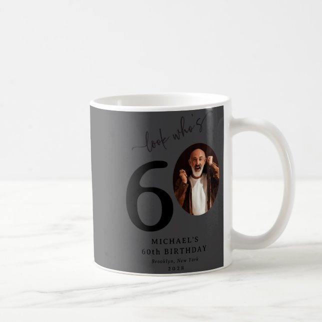 Taza De Café Funny Look Whos 60 Stylish 60th Birthday  (Derecha)