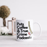 Taza De Café Funny Mascotas café y verdaderos podcasts de críme<br><div class="desc">Mascotas divertidos Café y Verdaderos Podcasts Café Mug ¿Tienen una solicitud de personalización? Por favor contáctenos y estaremos encantados de ayudarle.</div>