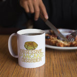 Taza De Café Funny Pancake Lover<br><div class="desc">Estoy obsesionado con las crepes y la comida para el desayuno. Un pequeño regalo de humor de brunch que incluye un pequeño montón de cosas con delicioso jarabe de arce junto a las palabras Trastorno obsesivo del Panqueque.</div>