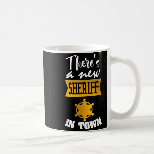 Taza De Café Funny Saying There's A New Sheriff In Town Deputy  (Derecha)