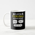 Taza De Café Funny Sports Pickleball Player<br><div class="desc">Agarra las palas de bolas y las pelotas de la bolsa. Funny Pickle Ball Sport Design para todo aquel que ame el juego y juegue un juego con una red al aire libre.</div>