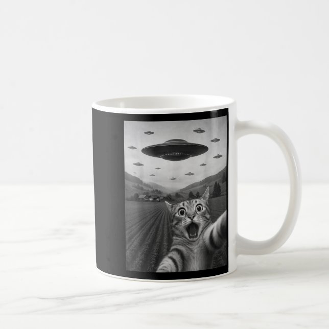 Taza De Café Funny Surprised Ed Cat Selfie With Alien Ufo Cat U (Derecha)