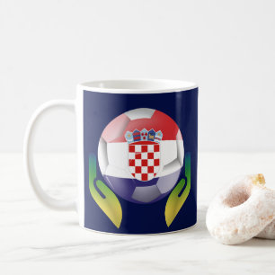 Taza De Café Fútbol en Croacia en manos protegidas
