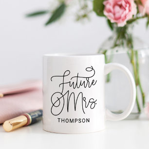 Taza De Café Futura Sra. Black Modern Script Custom Wedding