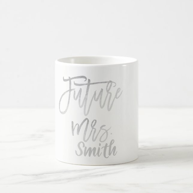 Taza De Café FUTURA SRA. Silver Modern Script Nombre Personaliz (Centro)