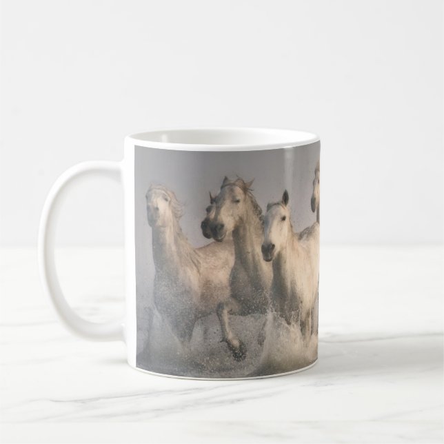 Taza De Café Gallopaje de caballos en el agua del Mediterráneo (Izquierda)