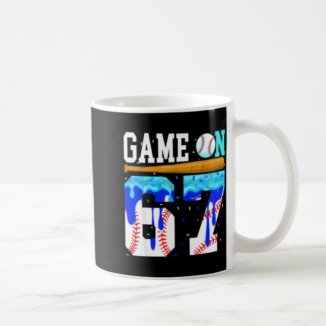Taza De Café Game On 67 Baseball Drip Six Seven Meme 6 7 Birthd (Derecha)