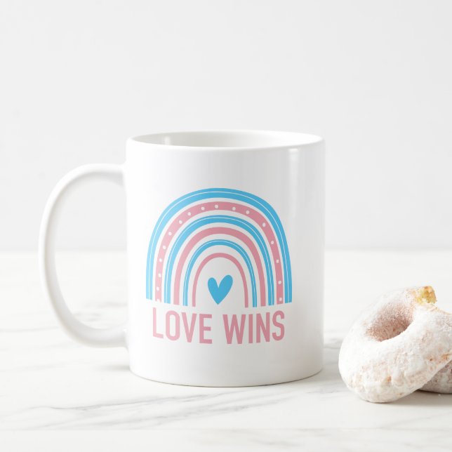 Taza De Café Gana el Amor Arcoíris Transgénero  (Con donut)