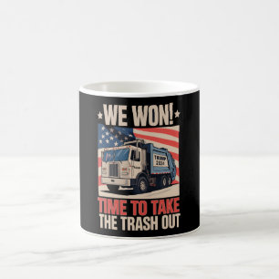 Taza De Café Ganamos tiempo para sacar la basura Trump 47
