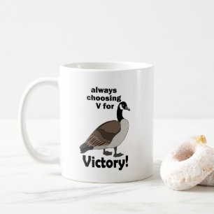 Taza De Café Ganso de Canadá Siempre Eligiendo V Por Victoria