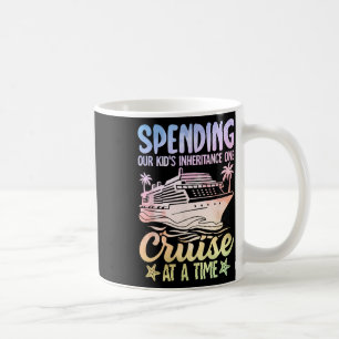 Taza De Café Gastando la herencia de nuestros hijos en un cruce