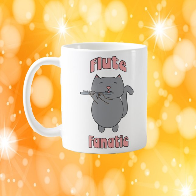 Taza De Café Gata Gris Fanática de la Flauta Rosa (A mug with a gray cat playing the flute and the words flute fanatic in pink)