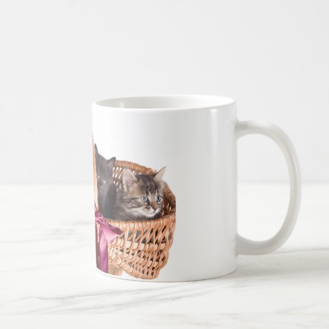 Taza De Café gatitos en una cesta de mimbre (Derecha)