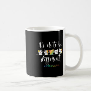 Taza De Café Gato de autismo está bien ser diferente y autista