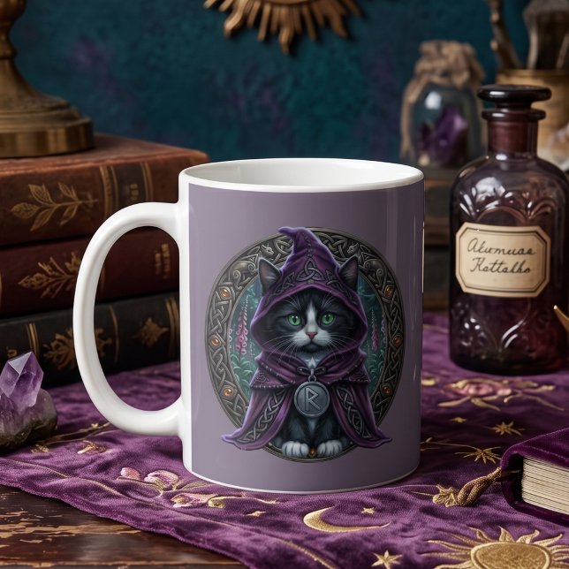 Taza De Café Gato de Esmoquin Whimsigoth Cumpleaños de Dark Aca (Lunar Anglo Saxon Rad Rune Celtic Kitten Druid Pagan Design for safe travels & journeys mug birthday)