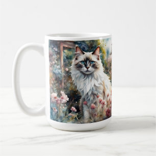 Taza De Café Gato de Ragdoll en un jardín inglés