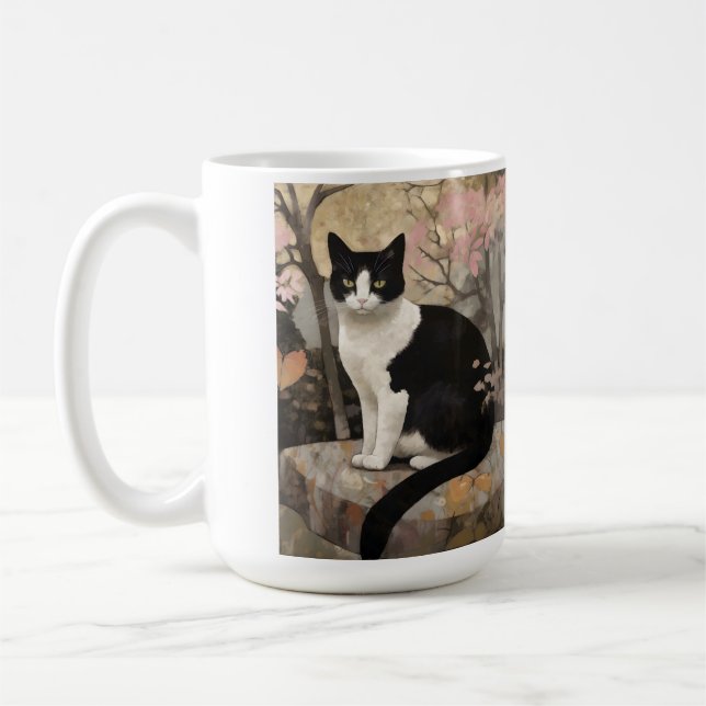 Taza De Café Gato de Tuxedo en un jardín (Izquierda)