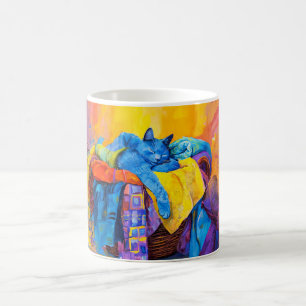Taza De Café Gato durmiendo en un montón de ropa