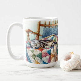 Taza De Café Gato grisáceo dulce durmiendo en un montón