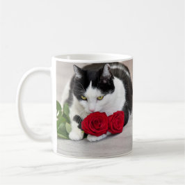 Taza De Café Gato lindo con la rosa roja