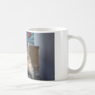 Taza De Café Gato lindo interrumpido mientras crece