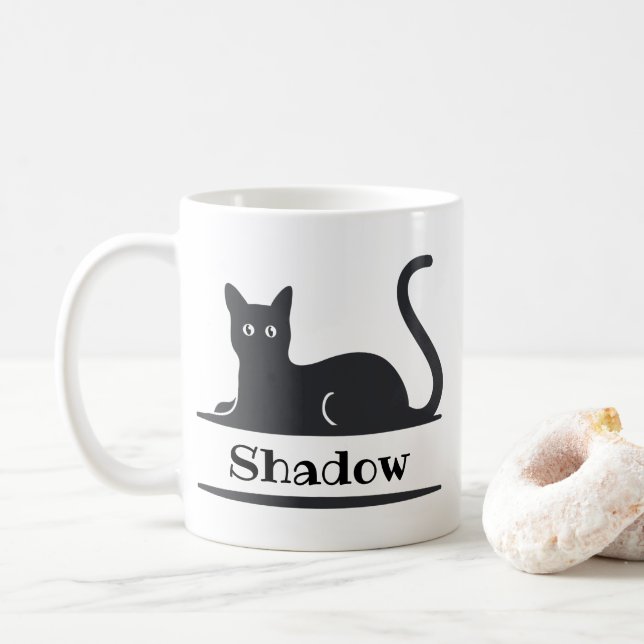 Taza De Café Gato Negro Acostado Monogramado (Con donut)