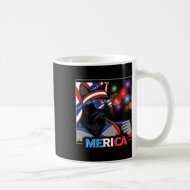 Taza De Café Gato negro patriótico de fuegos artificiales (Derecha)