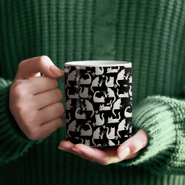 Taza De Café Gatos malos tocando cosas, gatos blancos sobre neg