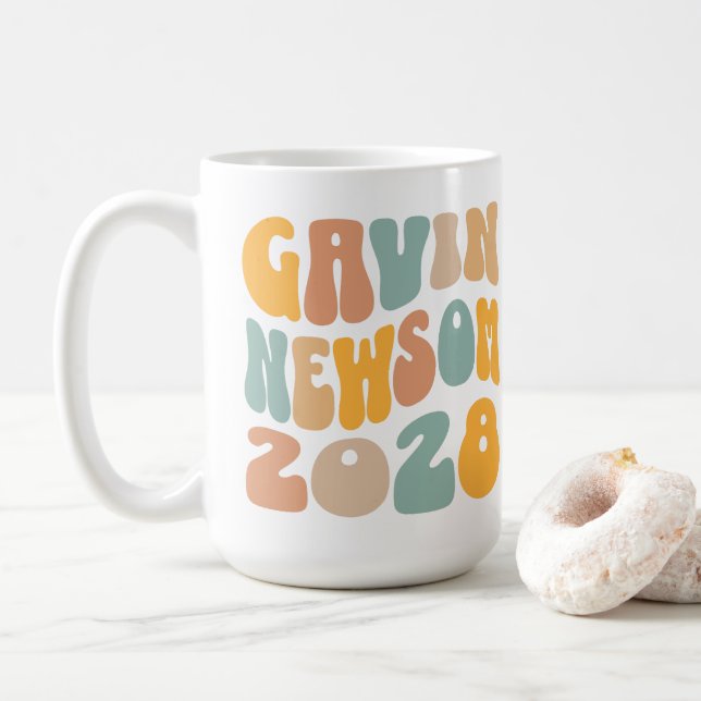 Taza De Café Gavin Newsom 2028 Para Presidente Wavy Textos (Con donut)