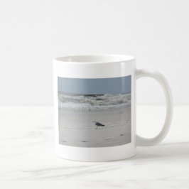 Taza De Café Gaviota en la playa