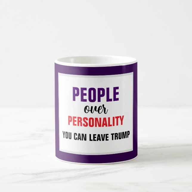 Taza De Café Gente sobre personalidad que puedes dejar a Trump (Centro)