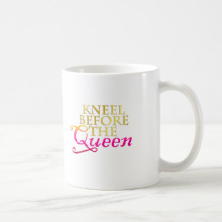 Taza De Café Genuflexión ante la reina