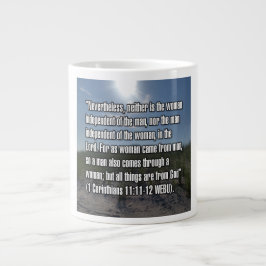 Taza De Café Gigante 1 Corintios 11:11-12 WEBU Mug