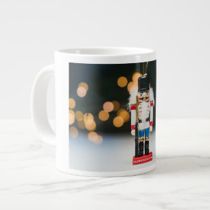 Taza De Café Gigante Adorno clásico de Navidad cascanueces de SlipperyJ