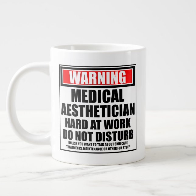 Taza De Café Gigante Advertencia: El esteticista médico trabaja duro (Izquierda)