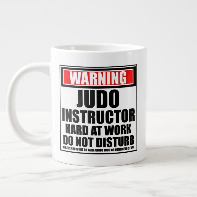 Taza De Café Gigante Advertencia: El instructor de judo trabaja duro (Izquierda)